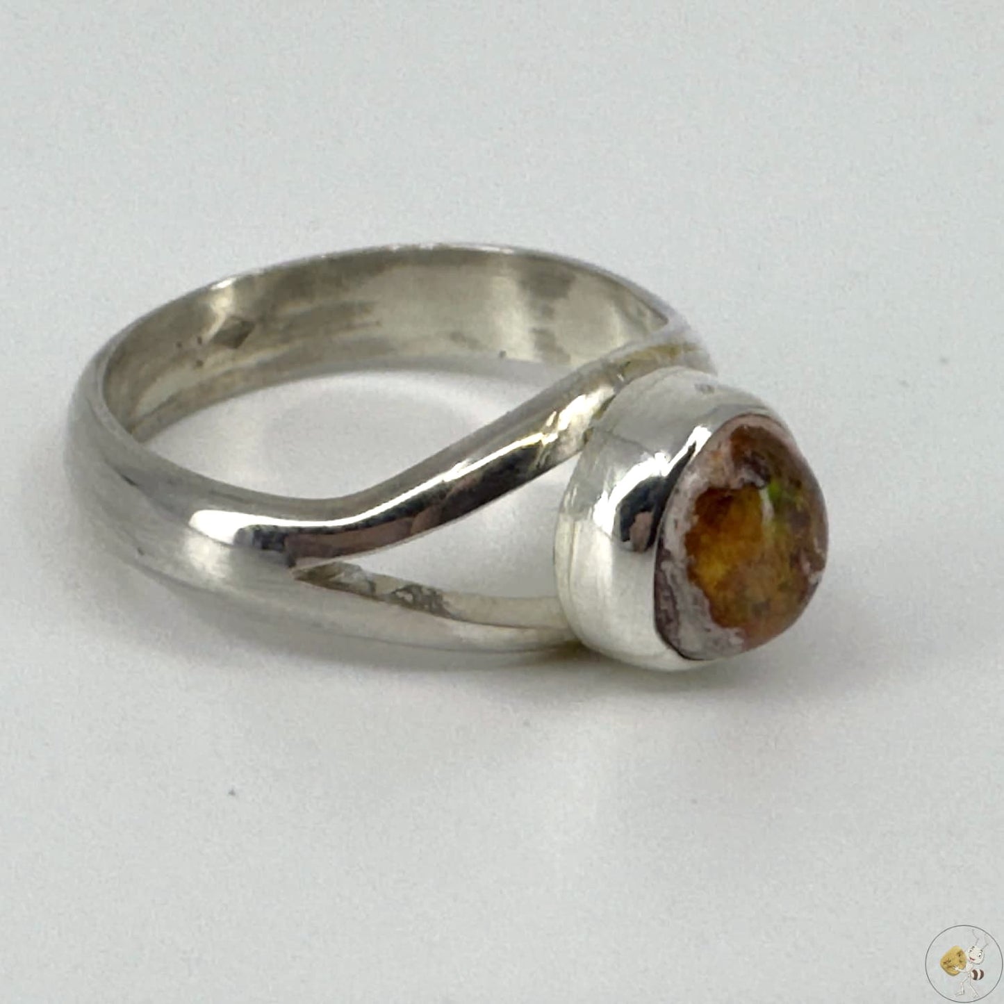 Bague artisanale en argent 950 avec opale aux nuances vertes et dorées, provenant du Mexique-03