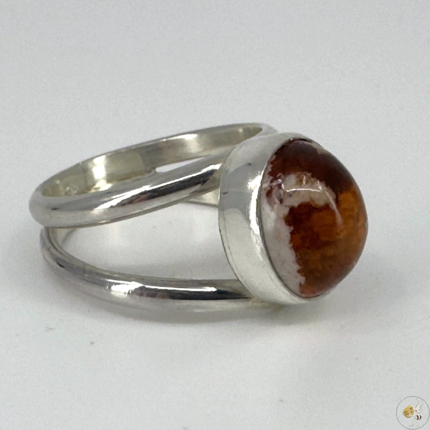 Bague en argent massif 925/950 sertie d'une opale de feu du Mexique aux teintes chaudes, création artisanale Formiga Loca-03