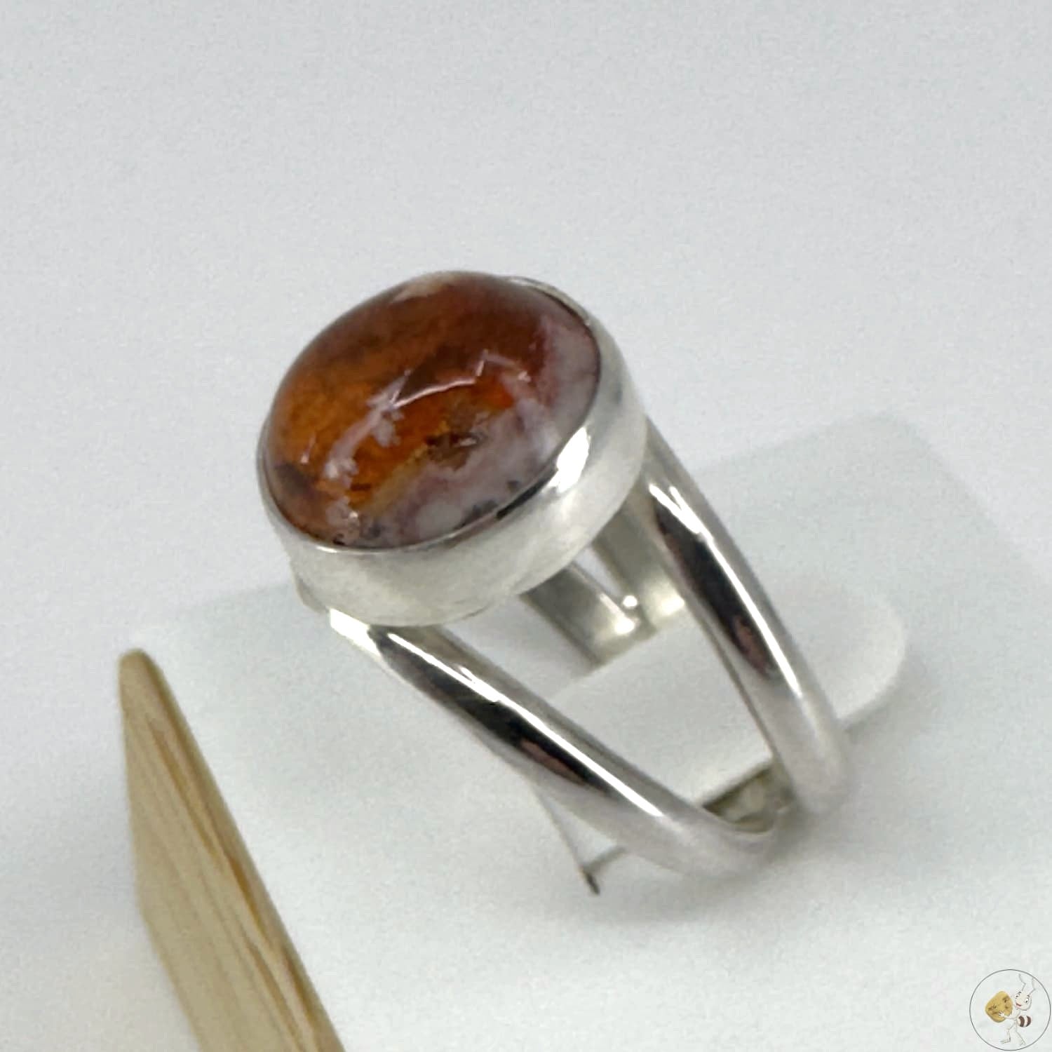 Bague en argent massif 925/950 sertie d'une opale de feu du Mexique aux teintes chaudes, création artisanale Formiga Loca-01