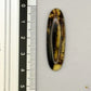 Cabochon en ambre jaune du Mexique, forme ovale, avec des inclusions naturelles et une finition polie. Présenté avec une règle pour référence