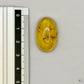 Cabochon en ambre jaune du Mexique, forme ovale, avec des inclusions naturelles et une finition polie. Présenté avec une règle pour référence