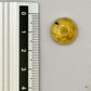 Cabochon en ambre jaune du Mexique, forme ronde, avec des inclusions naturelles et une finition polie. Présenté avec une règle pour référence