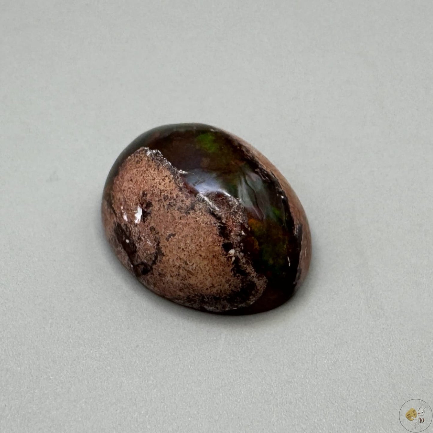 Opale noble du Mexique, aux jeux de lumière spectaculaires . Pierre naturelle unique, idéale pour la bijouterie ou la collection.