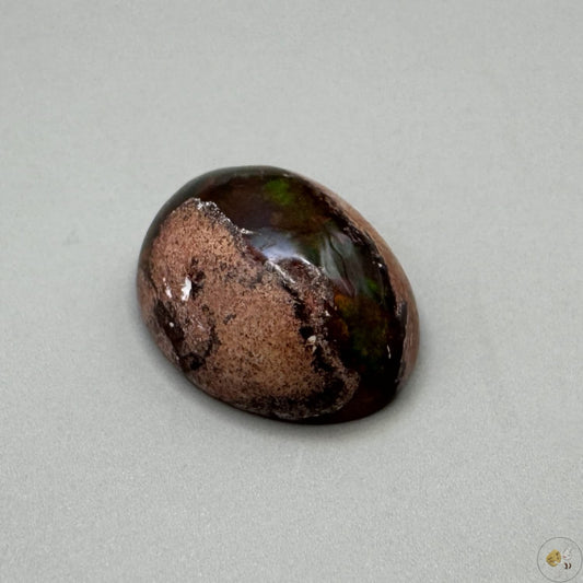 Opale noble du Mexique, aux jeux de lumière spectaculaires . Pierre naturelle unique, idéale pour la bijouterie ou la collection.