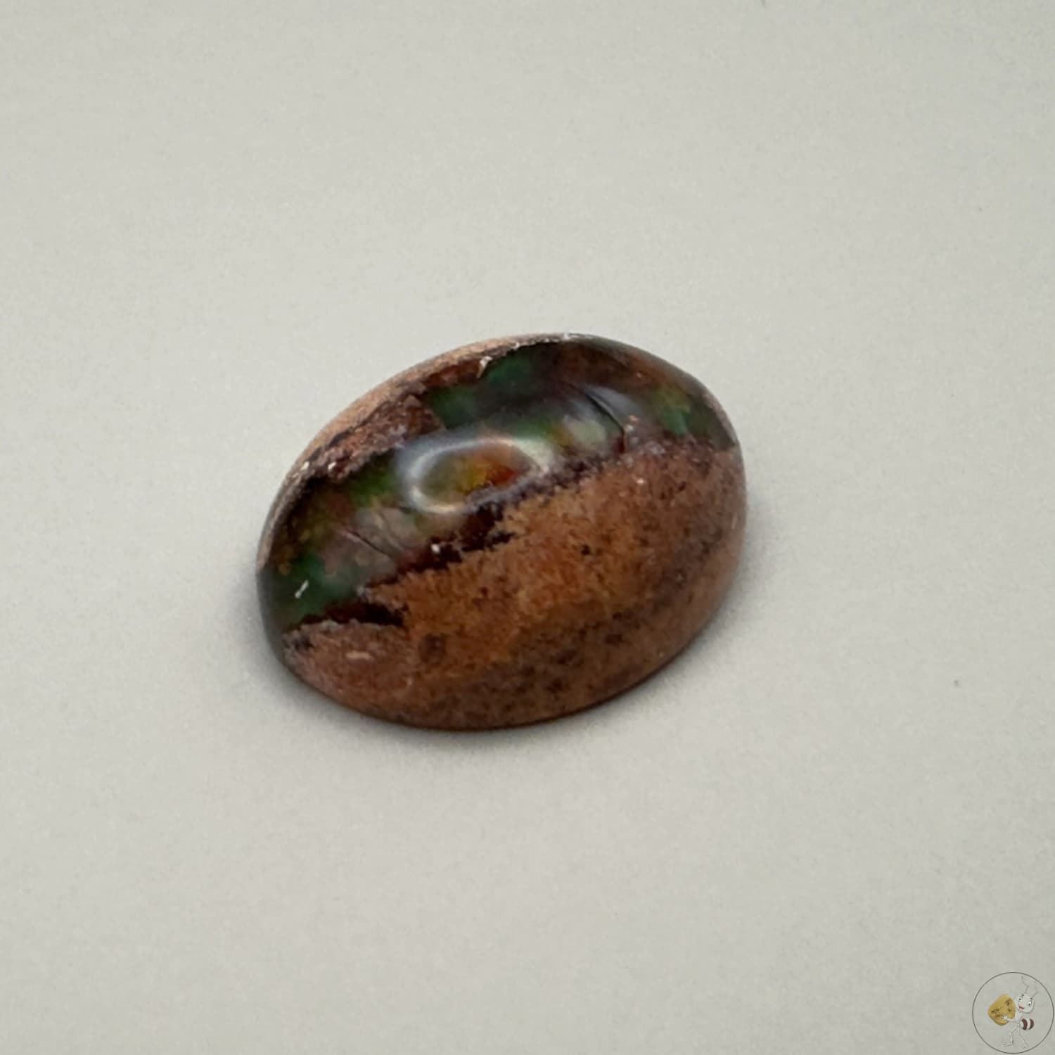 Opale noble du Mexique, aux jeux de lumière spectaculaires . Pierre naturelle unique, idéale pour la bijouterie ou la collection.