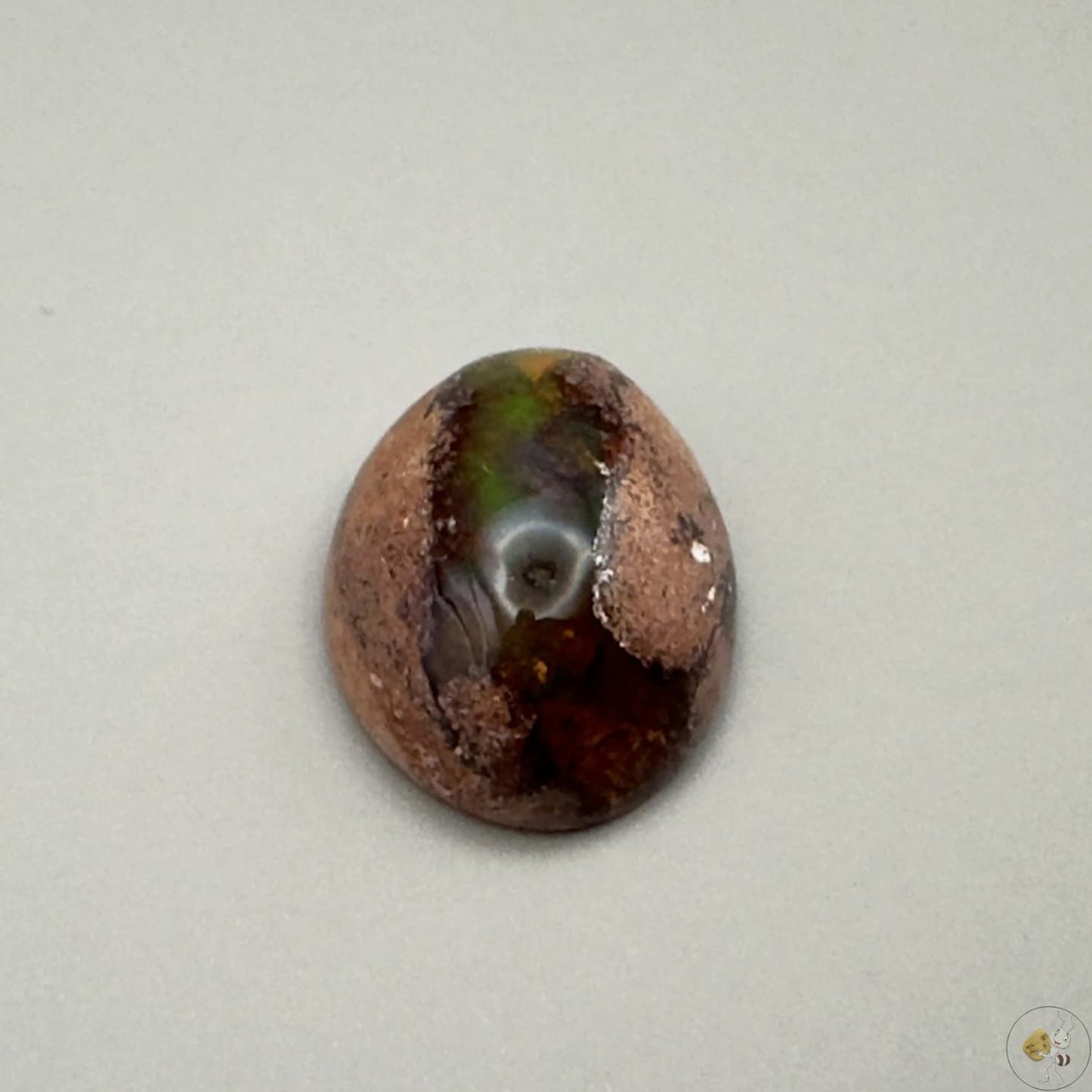 Opale noble du Mexique, aux jeux de lumière spectaculaires . Pierre naturelle unique, idéale pour la bijouterie ou la collection.
