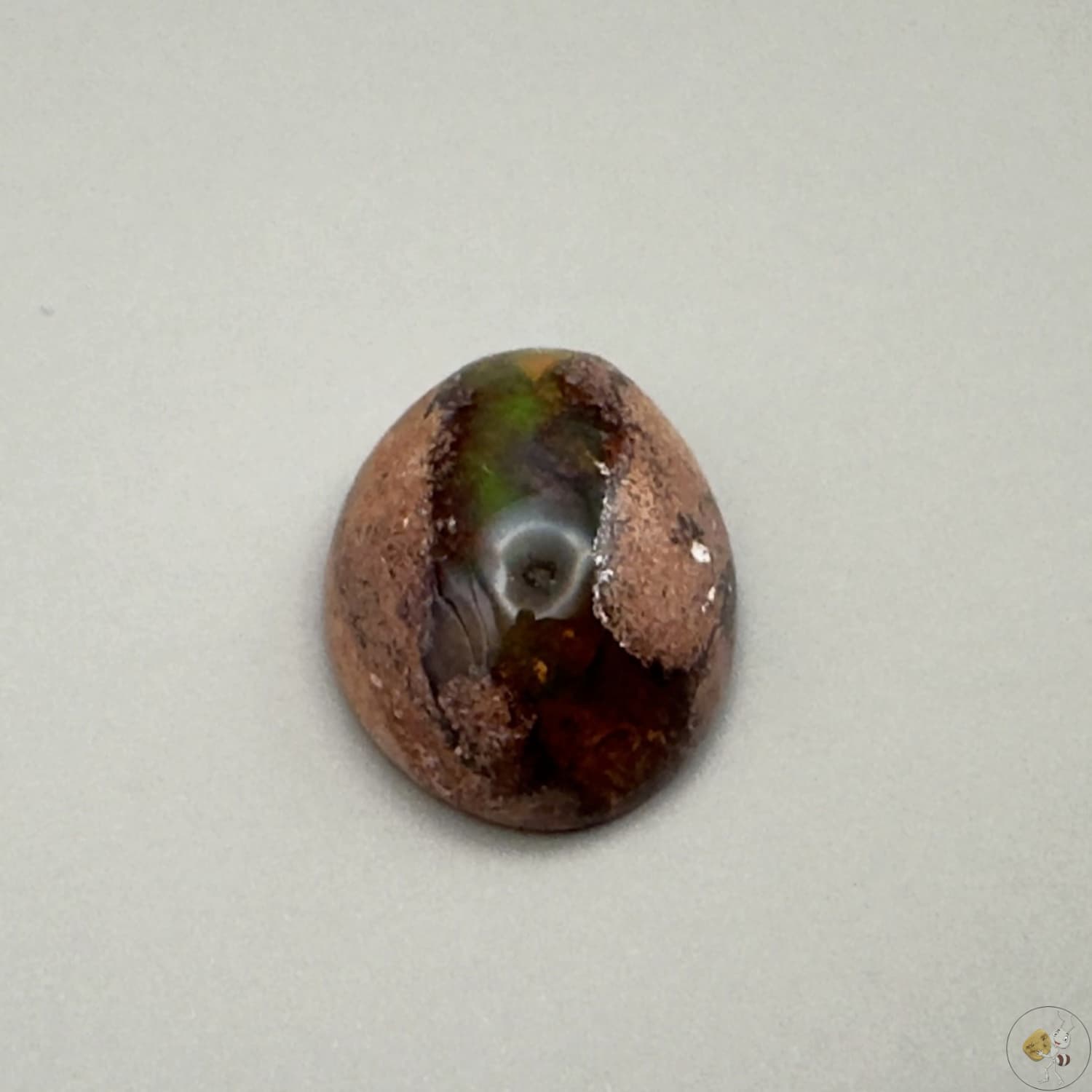Opale noble du Mexique, aux jeux de lumière spectaculaires . Pierre naturelle unique, idéale pour la bijouterie ou la collection.