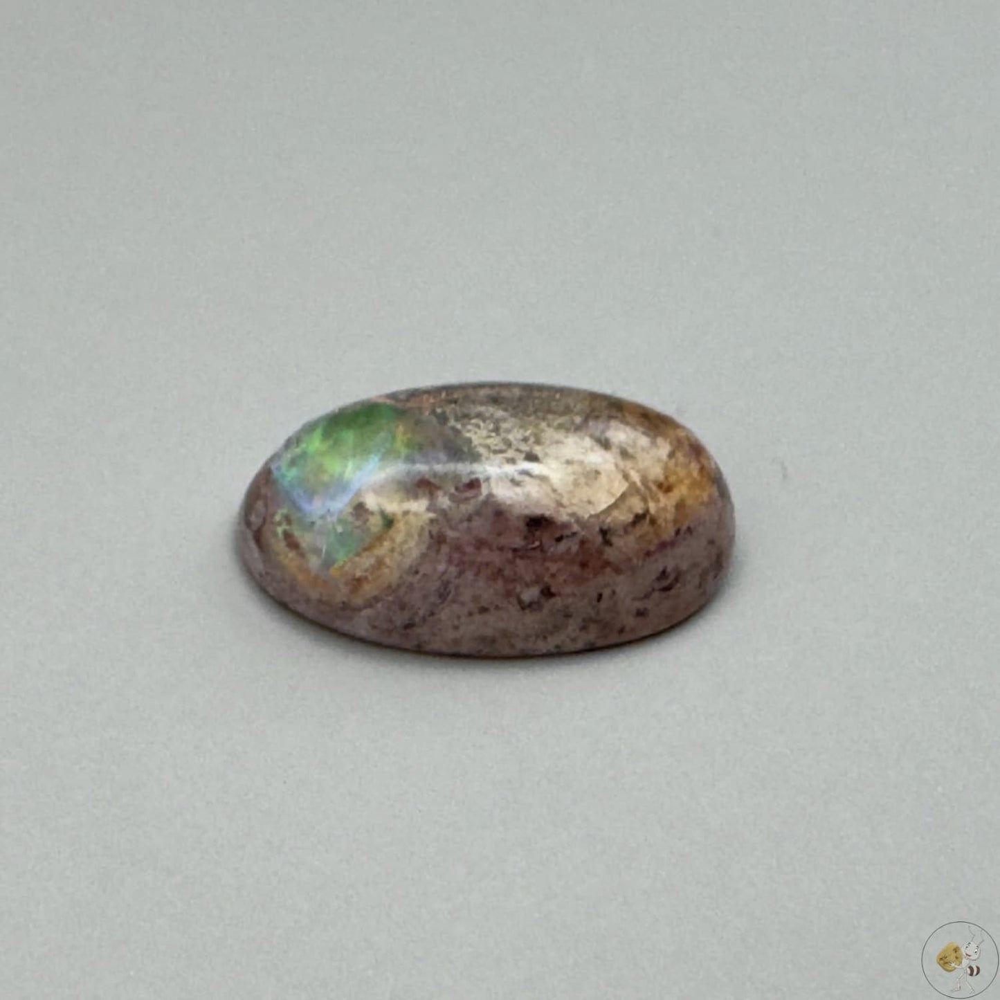 Opale noble du Mexique, aux tons chauds et brillance cristalline. Pierre naturelle unique, idéale pour la bijouterie ou la collection.