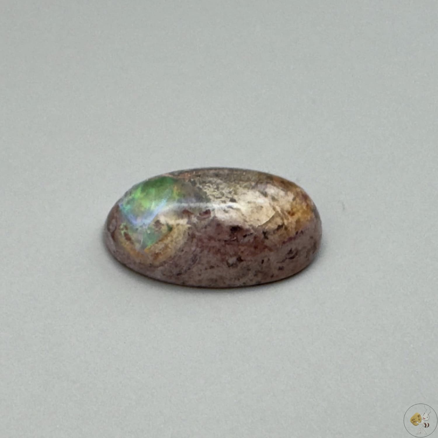 Opale noble du Mexique, aux tons chauds et brillance cristalline. Pierre naturelle unique, idéale pour la bijouterie ou la collection.