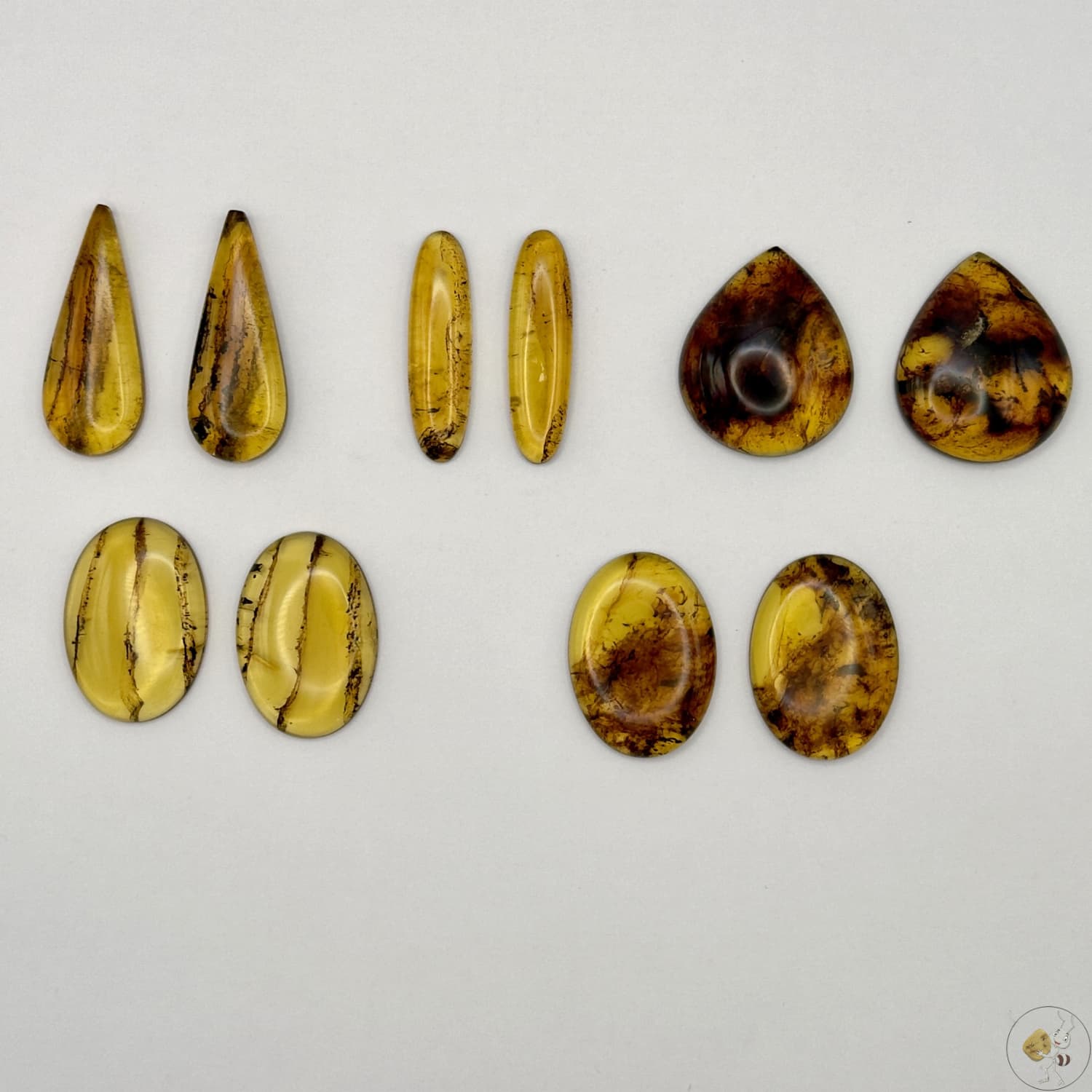 Paire de cabochons en ambre naturel du Mexique – vue d'ensemble | Formiga Loca