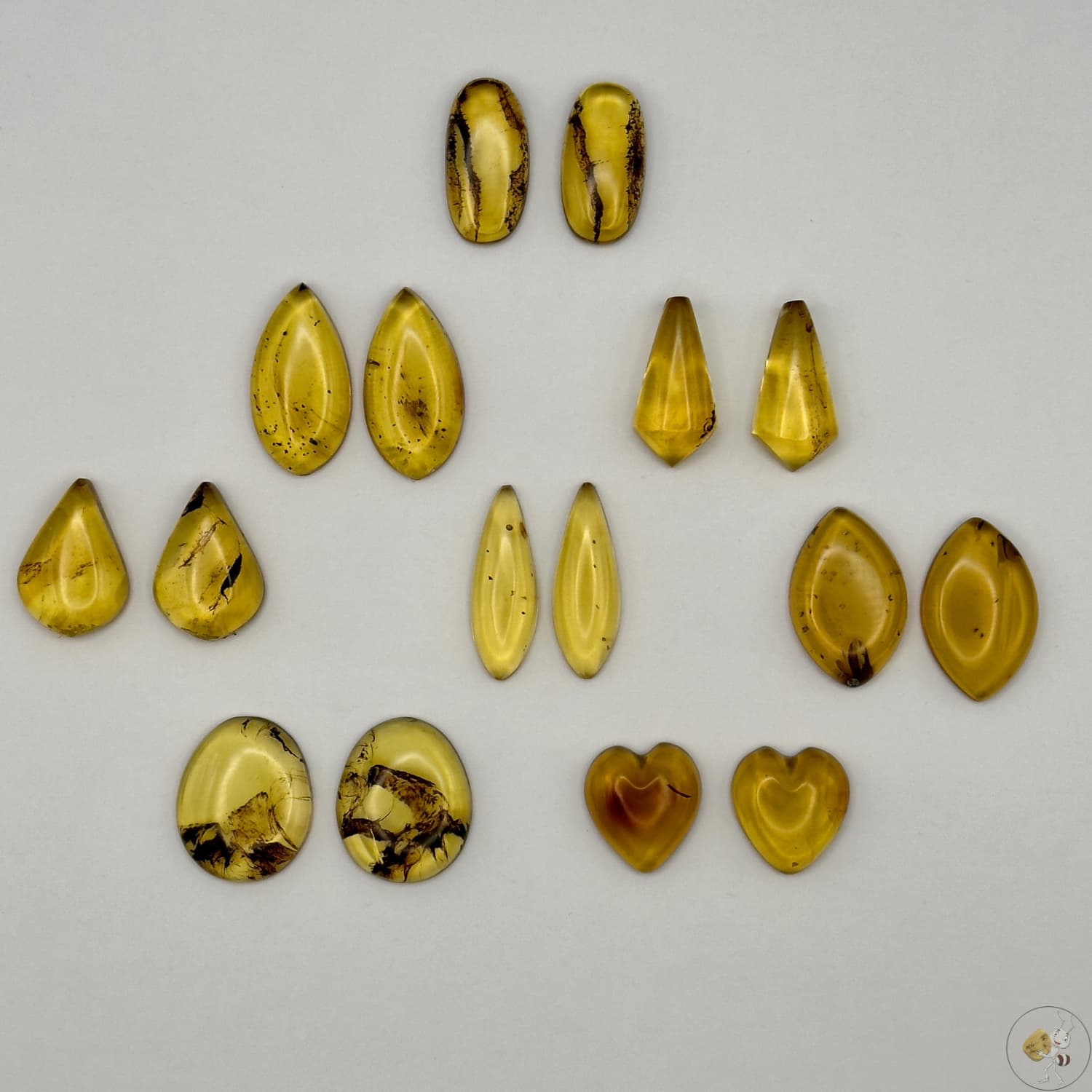 Paire de cabochons en ambre naturel du Mexique – vue d'ensemble | Formiga Loca