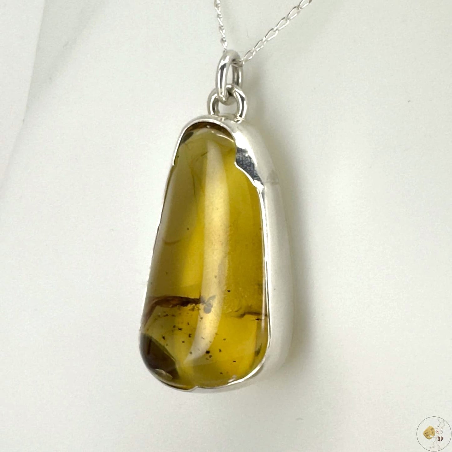 Pendentif en ambre naturel avec inclusion, monté en argent 925/950-03