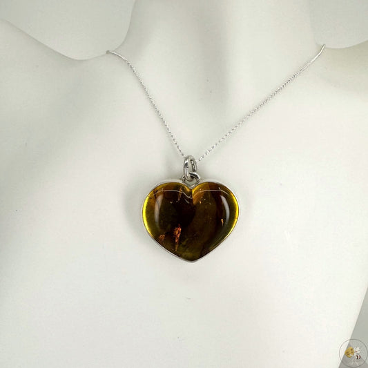 Pendentif en forme de cœur en ambre naturel monté sur argent 925/950-01