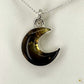 Pendentif lune en ambre naturelle monté sur argent 925/950, création artisanale unique signée Formiga Loca-02