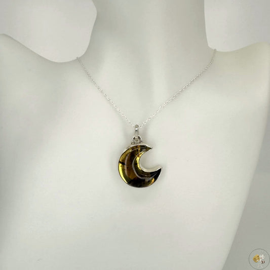 Pendentif en ambre naturelle en forme de lune, monté sur argent 925/950 – Formiga Loca-01