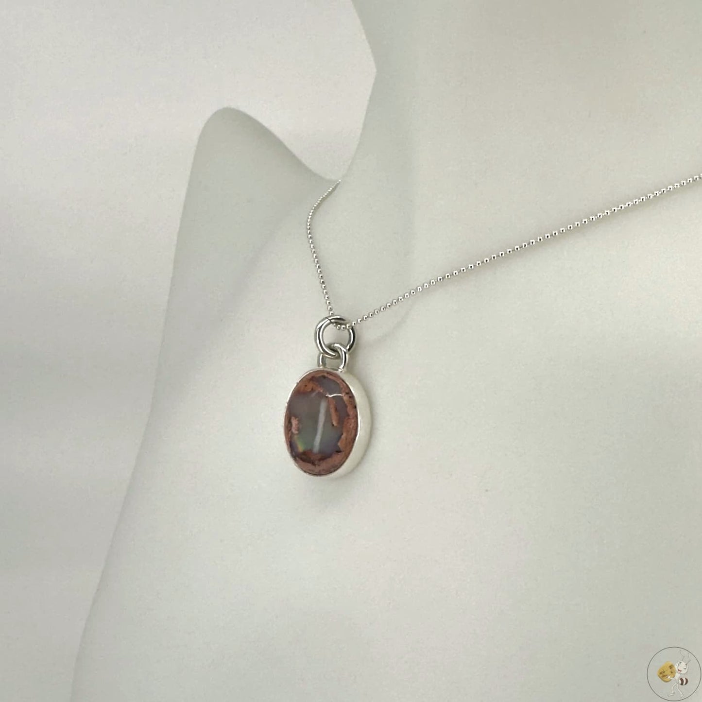 Pendentif opale noble montée sur argent 925/950 et serti d’un entourage cuivré artisanal – pièce unique Formiga Loca-03