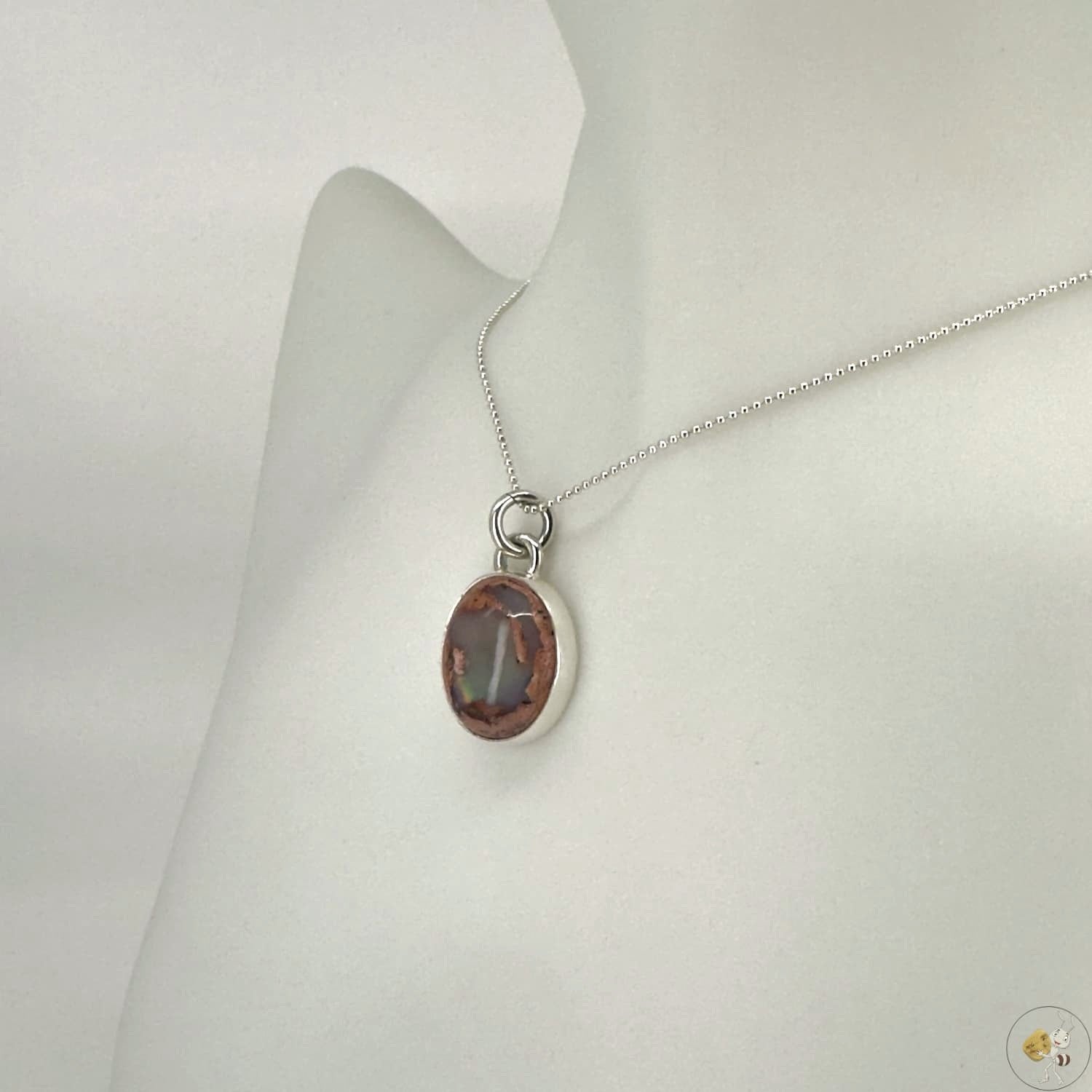 Pendentif opale noble montée sur argent 925/950 et serti d’un entourage cuivré artisanal – pièce unique Formiga Loca-03