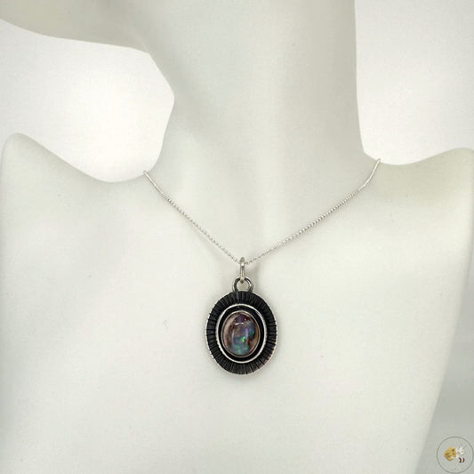 Pendentif artisanal en argent 925/950 avec opale aux reflets multicolores éclatants – Formiga Loca-03