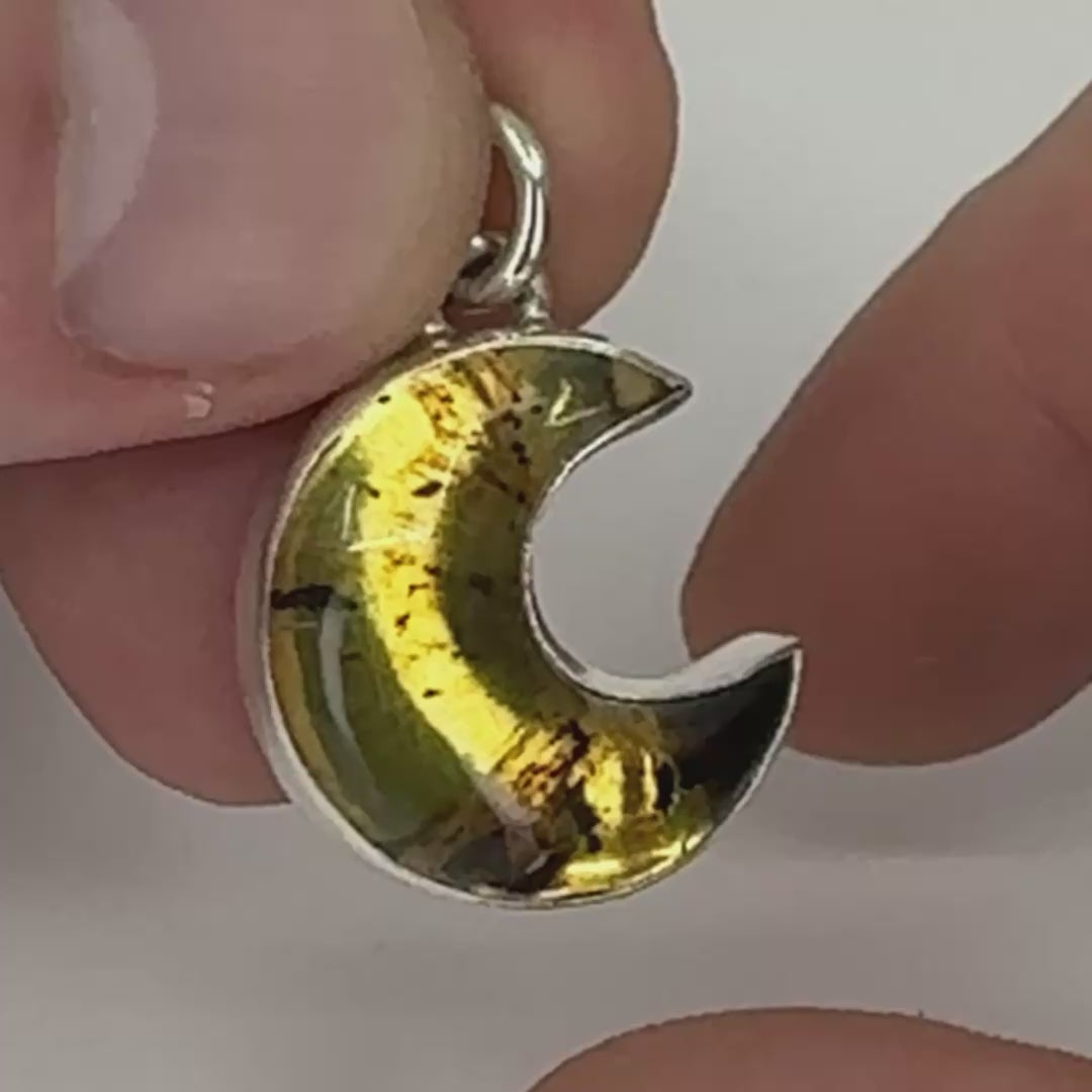 Pendentif lune en ambre naturelle monté sur argent 925/950, création artisanale unique signée Formiga- Loca-05