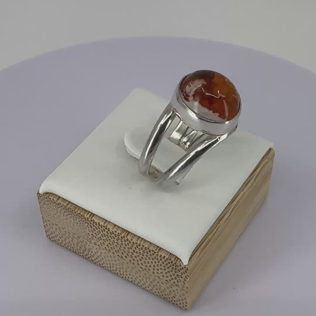 Bague en argent massif 925/950 sertie d'une opale de feu du Mexique aux teintes chaudes, création artisanale Formiga Loca-05