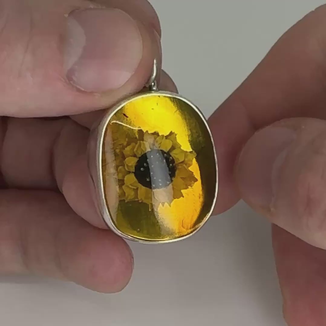 Pendentif Ambre Gravé – Fleur de Tournesol & Argent 925/950-06