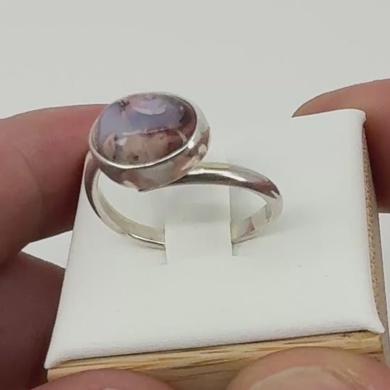 bague en opale au reflet bleu & violet du Mexique, montée en argent 950 -Taille 58-06