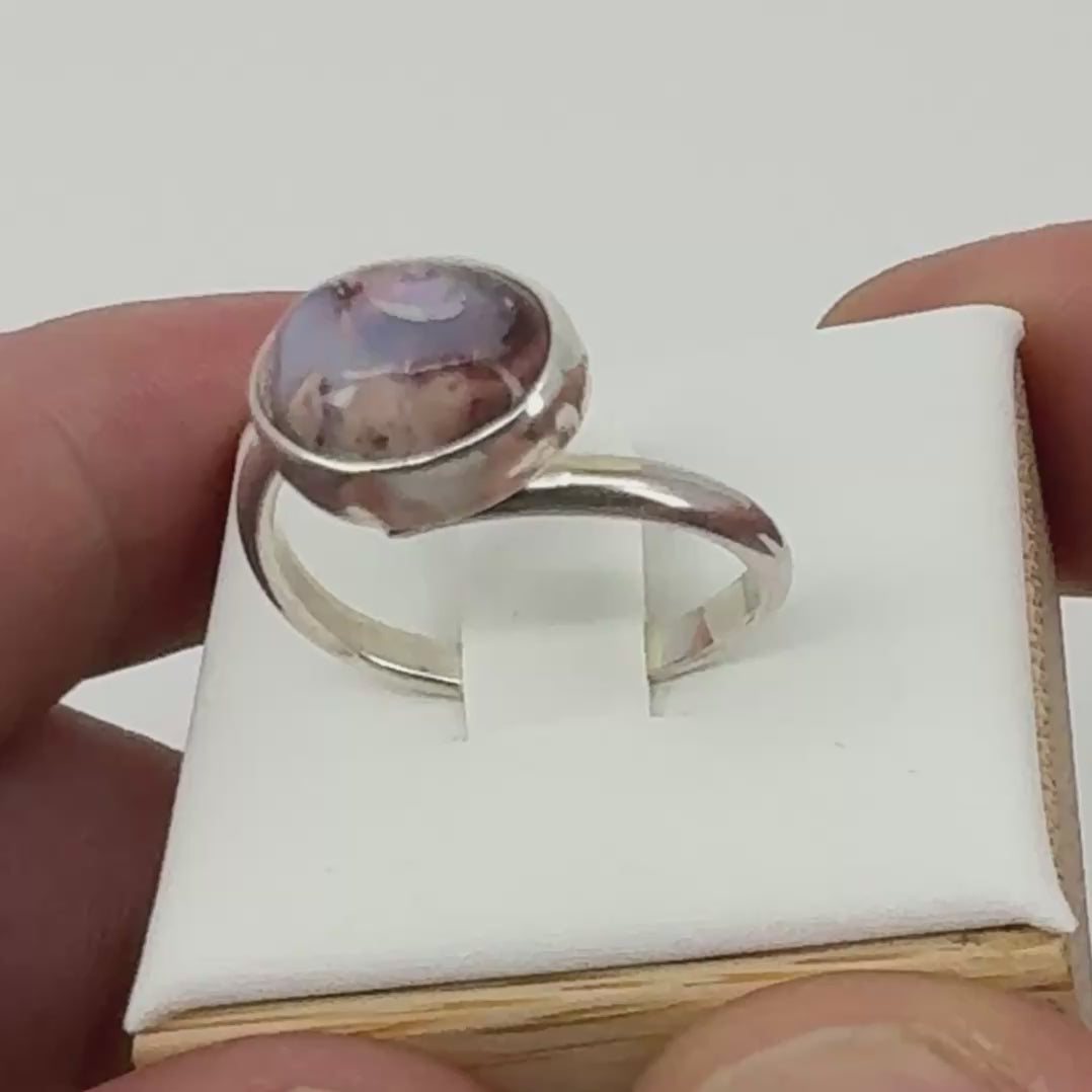 bague en opale au reflet bleu & violet du Mexique, montée en argent 950 -Taille 58-06