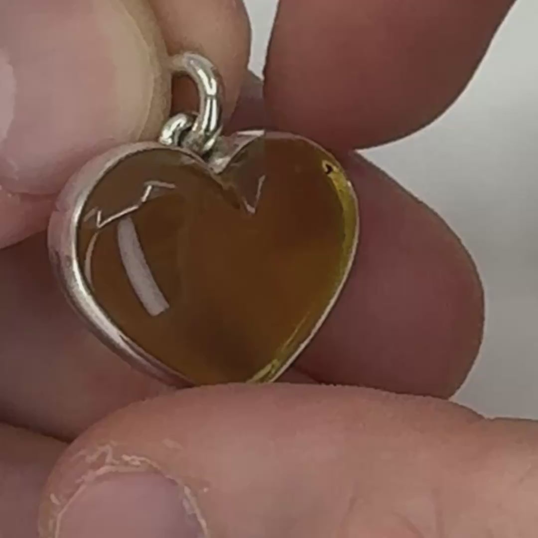 Pendentif en ambre naturelle en forme de cœur, monté sur argent 925/950 – bijou artisanal Formiga Loca-05