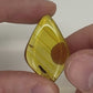 Cabochon d’ambre naturel du Mexique avec inclusion d’un moucheron, parfaitement visible dans des reflets dorés-09